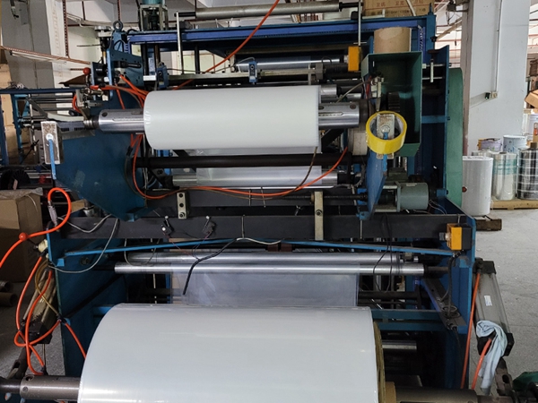 PE膠帶生產(chǎn)印刷(圖1) PE膠帶生產(chǎn)印刷(圖1)